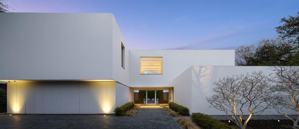 Property Photo: 4208 Beverly Drive TX 75205