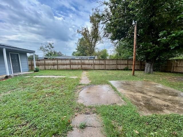 Property Photo:  704 W Brazos Street  TX 76642 