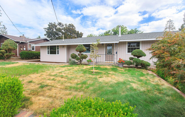 Property Photo:  433 Highland Drive  OR 97504 