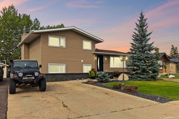 Property Photo: 141 Hillcrest Drive AB T9H 3T7