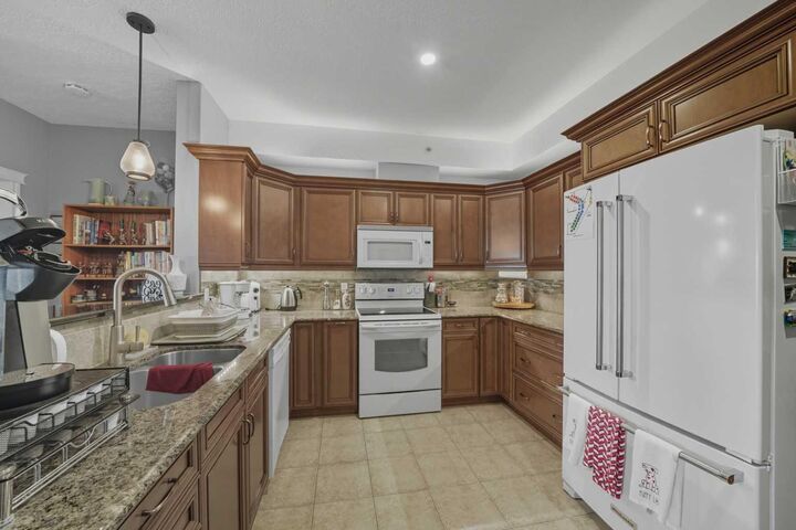 Photo de la propriété:  4805 45 Street 413  AB T4N 7A9 