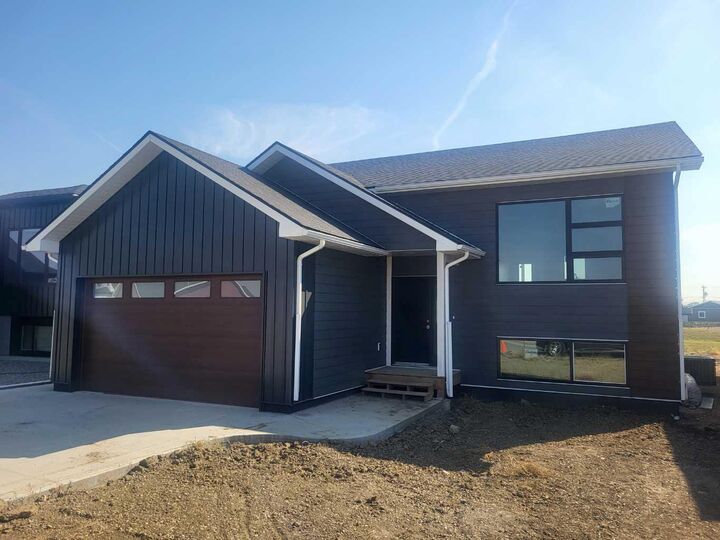 Property Photo:  323 9 Street N  AB T0K 1V0 