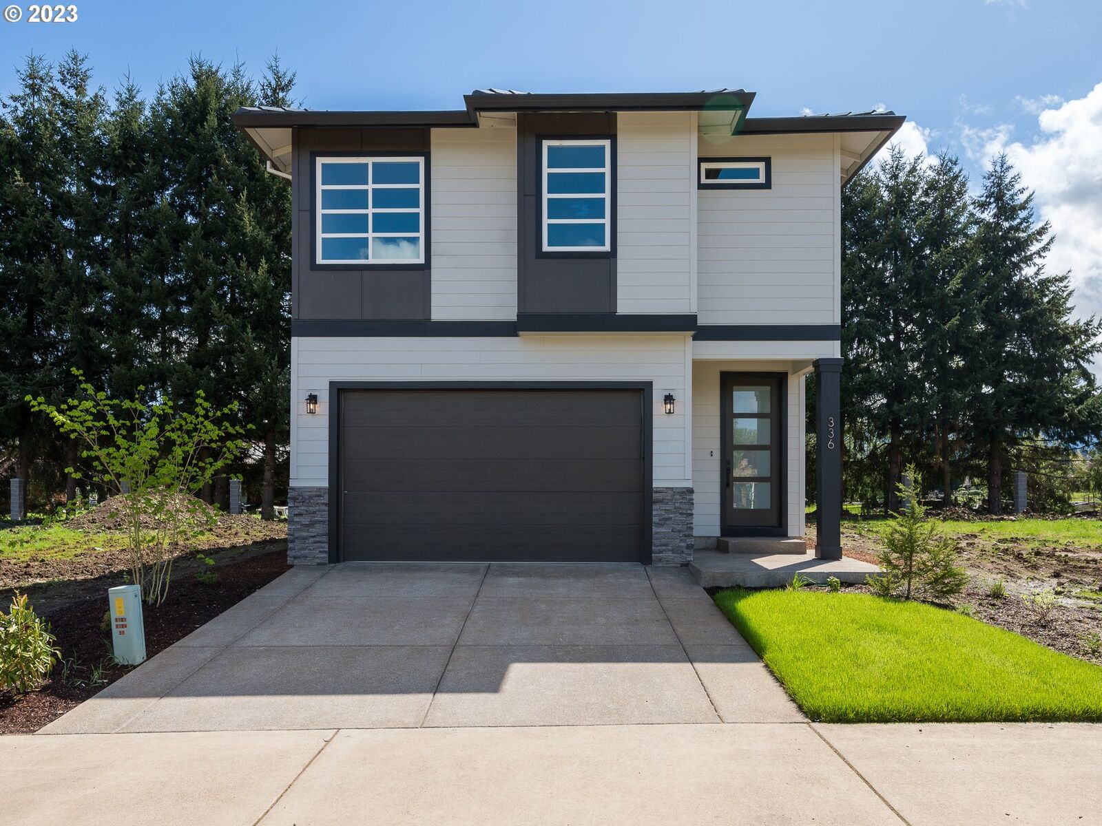 Property Photo: 336 Sunday Dr OR 97426
