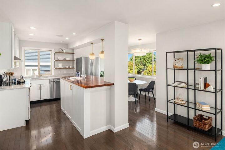 Property Photo: 6519 35th Avenue NE 201 WA 98115