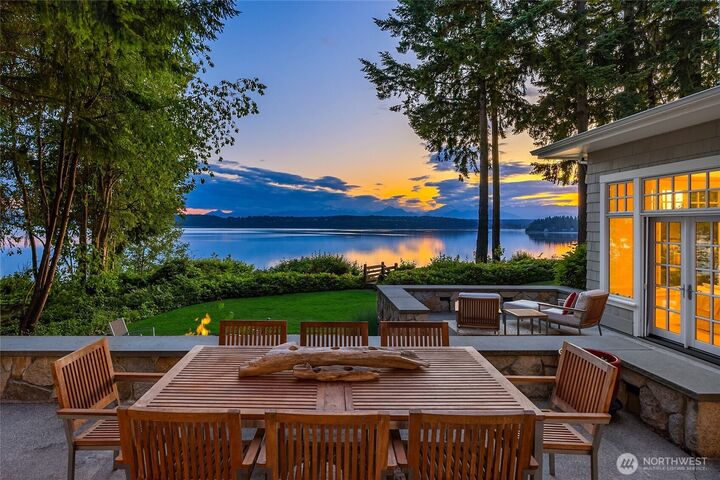 Property Photo:  13401  Manzanita Road NE  WA 98110 