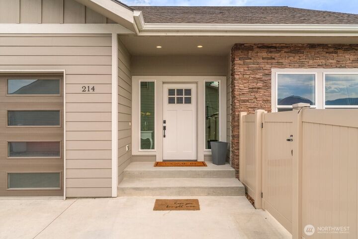 214  Solomon Loop NW  East Wenatchee WA 98802 photo