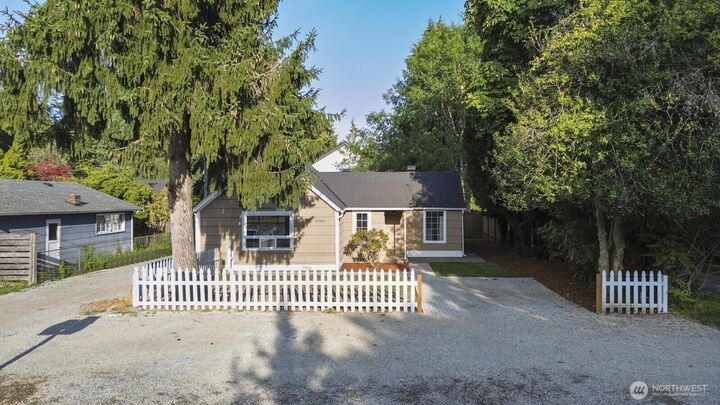 Property Photo:  10340  39th Avenue NE  WA 98125 
