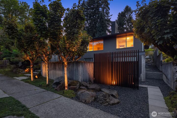 Property Photo:  1207  26th Avenue E  WA 98112 