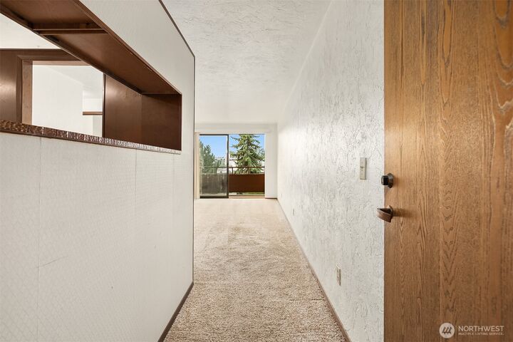 Property Photo: 2100 N 106th Street 402 WA 98133