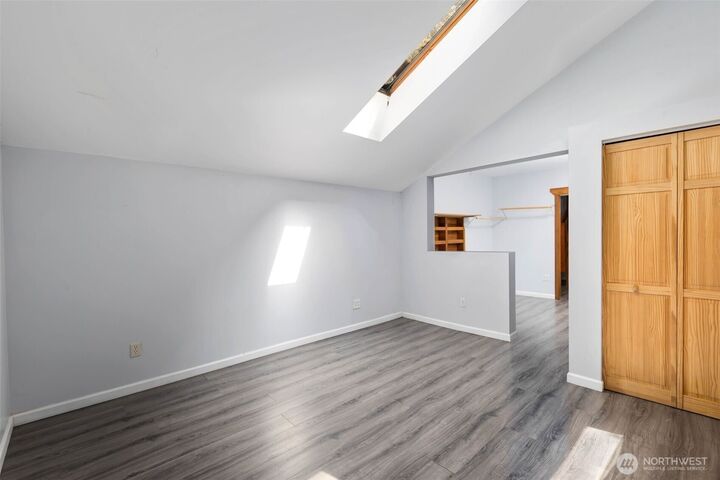 Property Photo:  4420  Bluff Lane  NE  WA 98110 