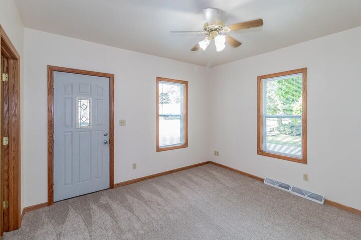 Property Photo:  424 Nicolet Boulevard  WI 54952-3365 