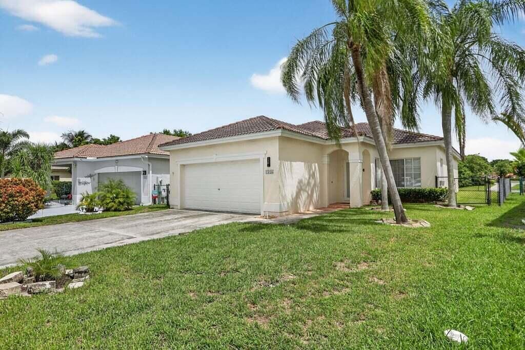 Property Photo:  1318 SW 44th Terrace Terrace  FL 33442 