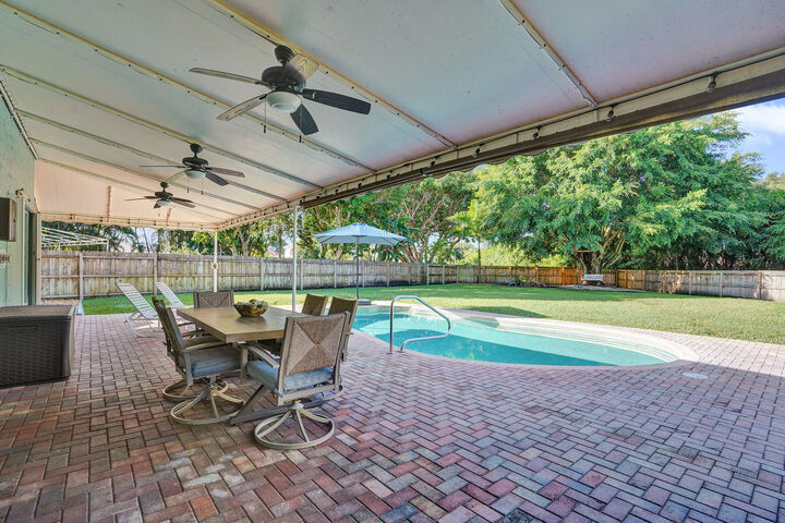 Property Photo: 6907 Beacon Hollow Turn FL 33437