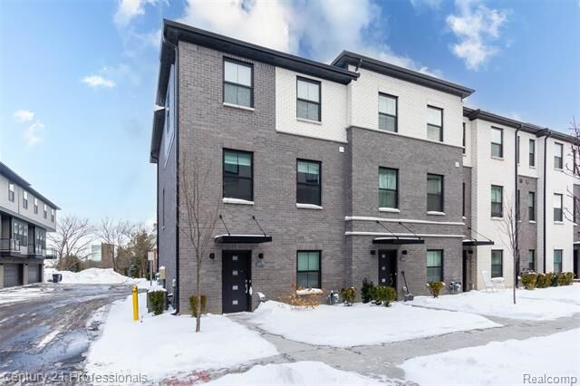 Property Photo:  2878 Summers Place  MI 48084 