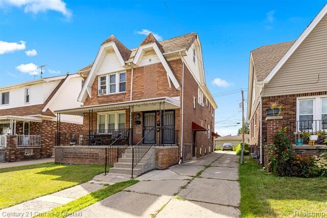 Property Photo:  7925 Pinehurst Street  MI 48126 