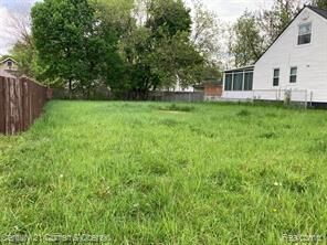 Property Photo:  200 Crystal Lake Drive  MI 48341 