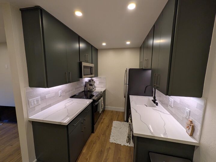 Property Photo:  413 Piccadilly Place 13  CA 94066 