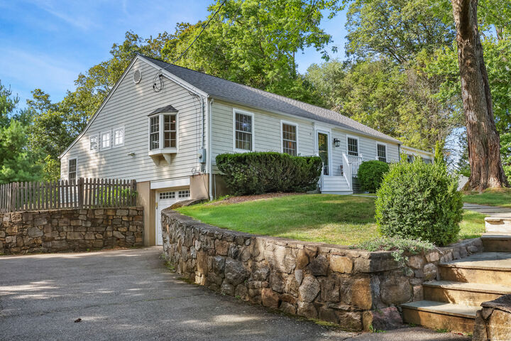 Property Photo:  9 Deerwood Court  CT 06851 