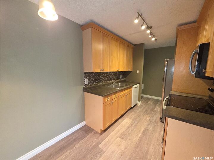 Property Photo: 4040 8th Street E 207B SK S7H 5L4