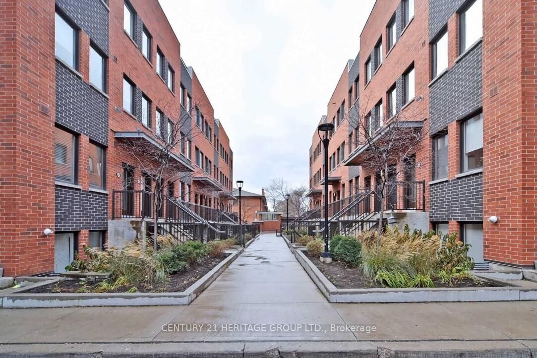 Property Photo:  68 Winston Park Boulevard 44  ON M3K 1C2 