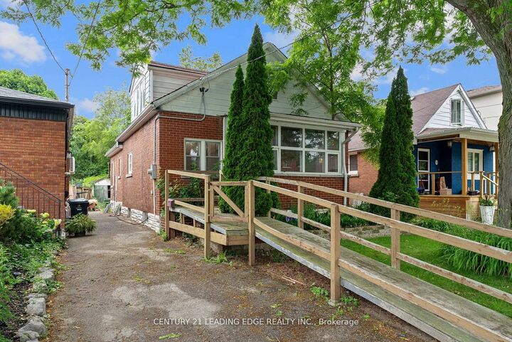 Property Photo:  102 Kalmar Avenue N  ON M1N 3G4 