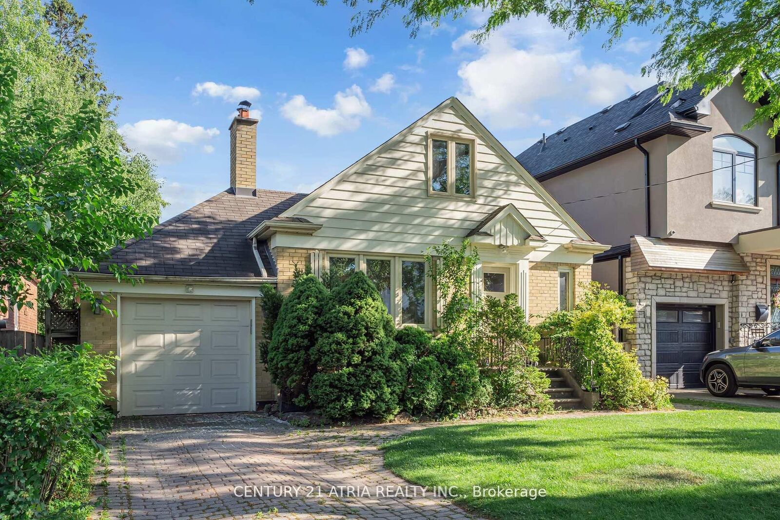 Property Photo:  13 Sunnydale Drive S  ON M8Y 2J2 