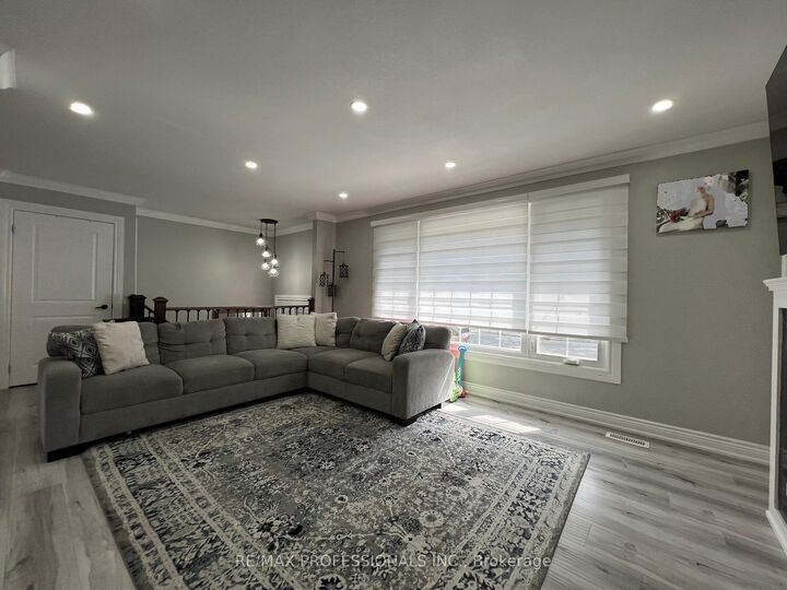 Photo de la propriété:  27 Riverdale Drive  ON L8E 1K2 