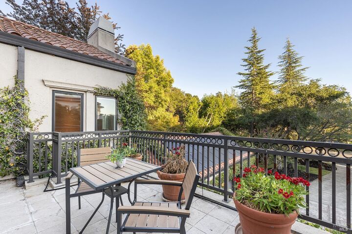 Property Photo:  145 Canyon Court  CA 94558 