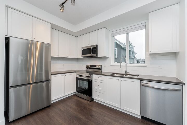 Photo de la propriété:  15738 85 Avenue 214  BC V4N 6Y1 