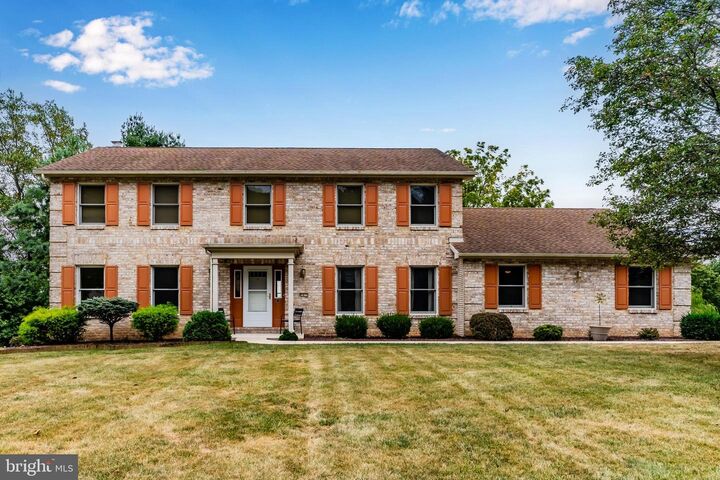 Property Photo:  2415 W Bayberry Drive  PA 17112 