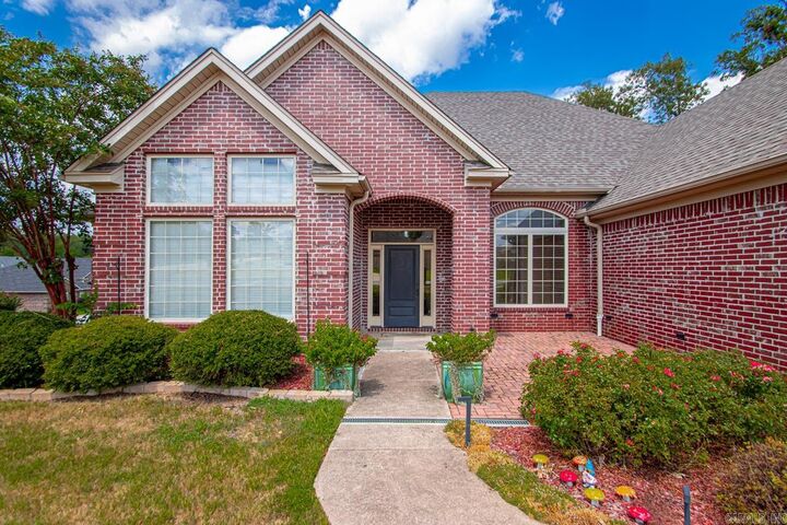 Property Photo:  4040 Robinwood Circle  AR 72022