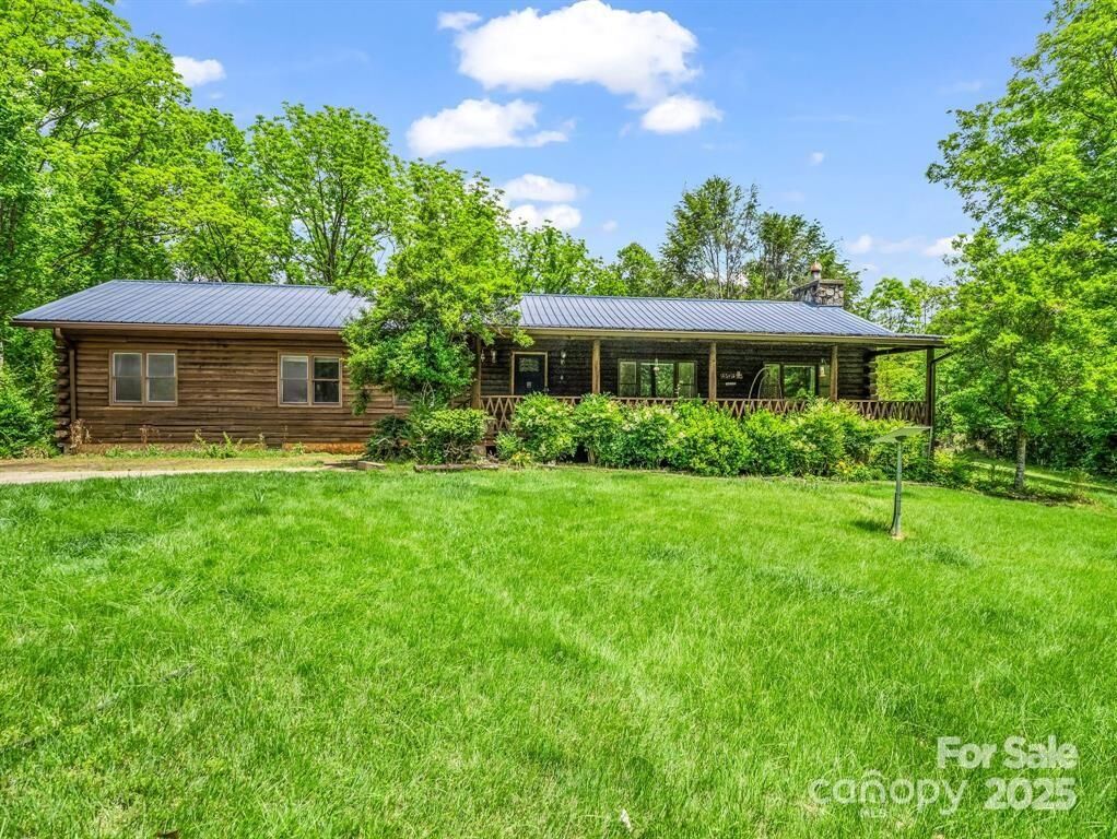 Property Photo:  152 Marsh Boulevard  NC 28167 