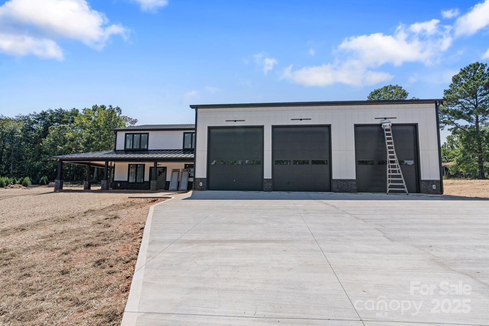 Property Photo: 118 Winners Circle NC 28117