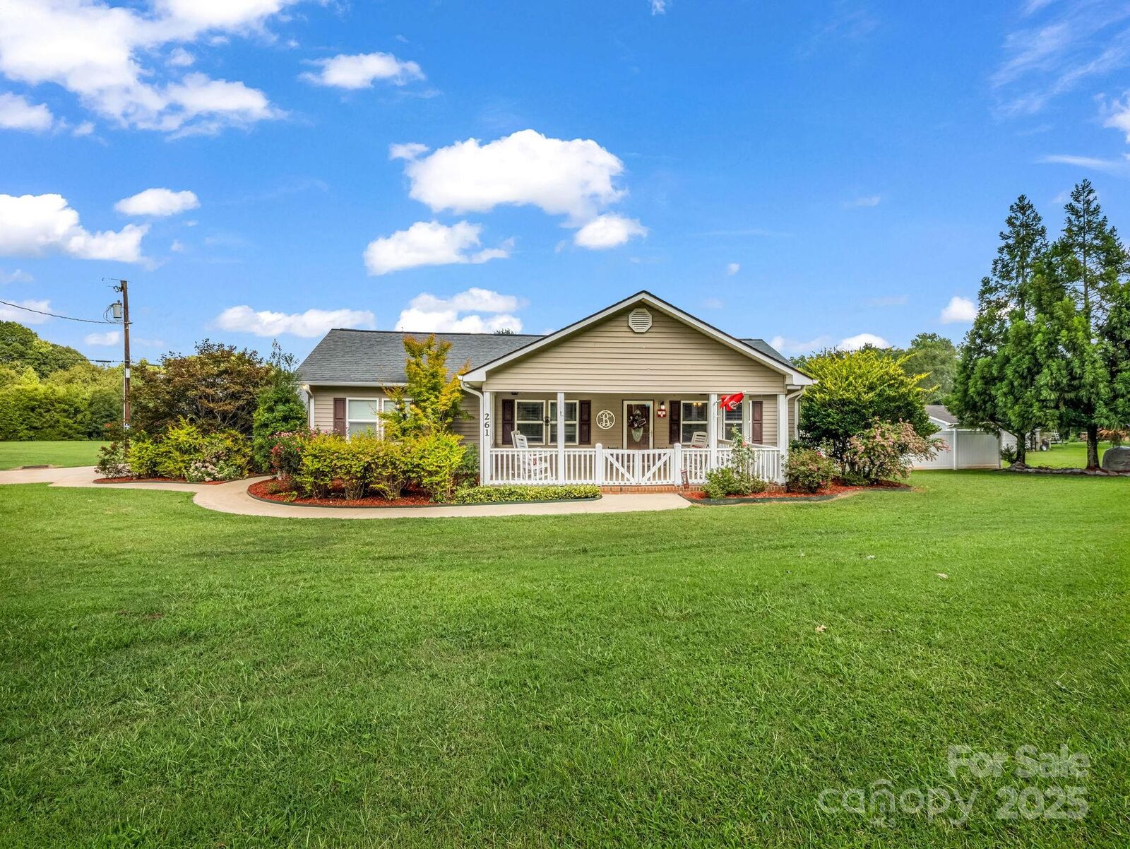 Property Photo:  261 Faye Toney Road  NC 28114 