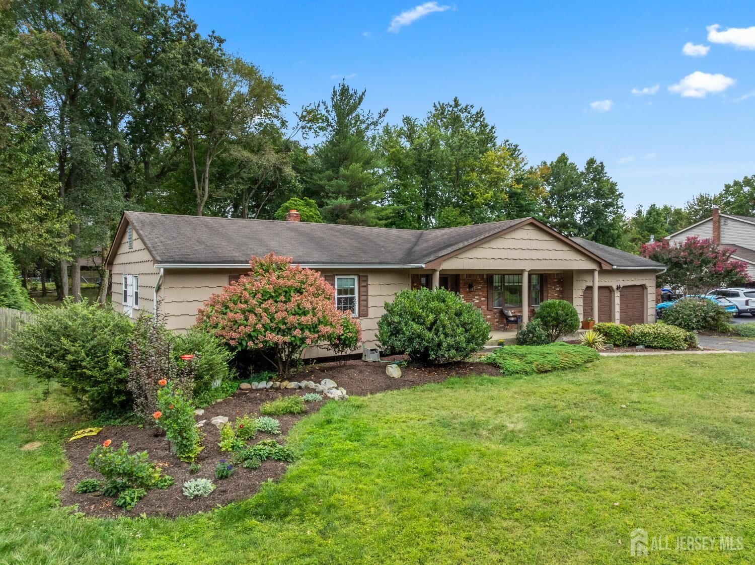 Property Photo:  10 Burlington Lane  NJ 08816 