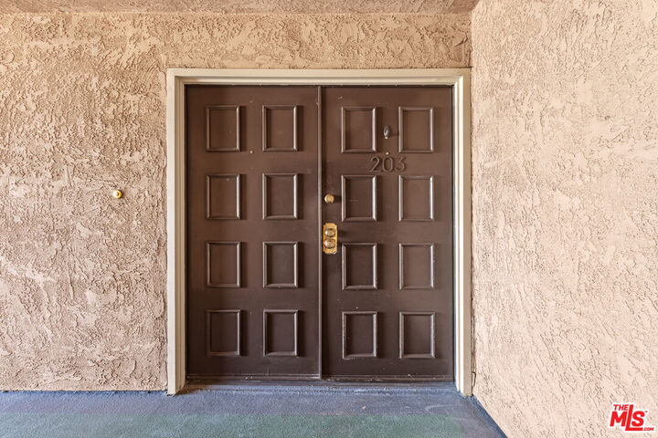 Property Photo: 5001 E Atherton St CA 90815