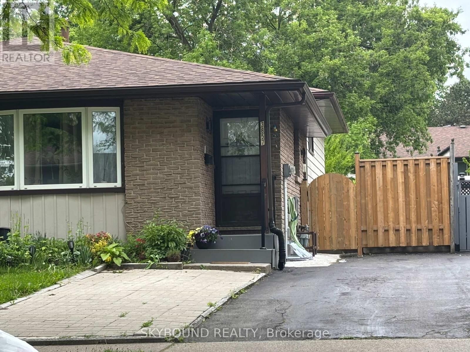 Photo de la propriété:  3857 Panama Court Upper Unit  ON L2J 3Z8 