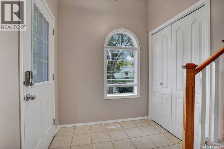 Property Photo:  202 2nd Street E  SK S7H 1N6 