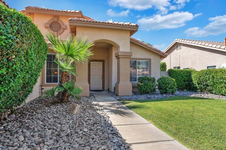 Property Photo:  269 Strada Nova  CA 92260 