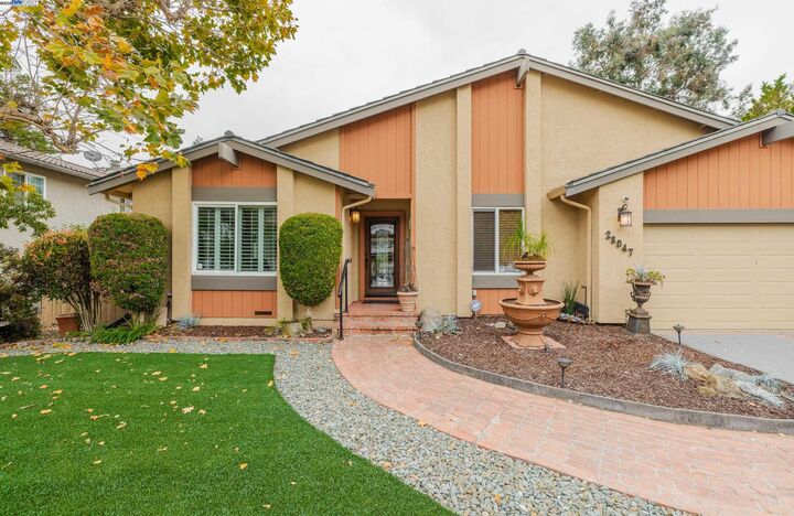 Property Photo: 28047 Dobbel Ave CA 94542