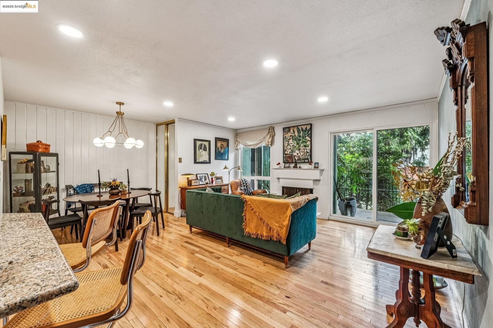 Property Photo:  199 Montecito Ave 105  CA 94610 