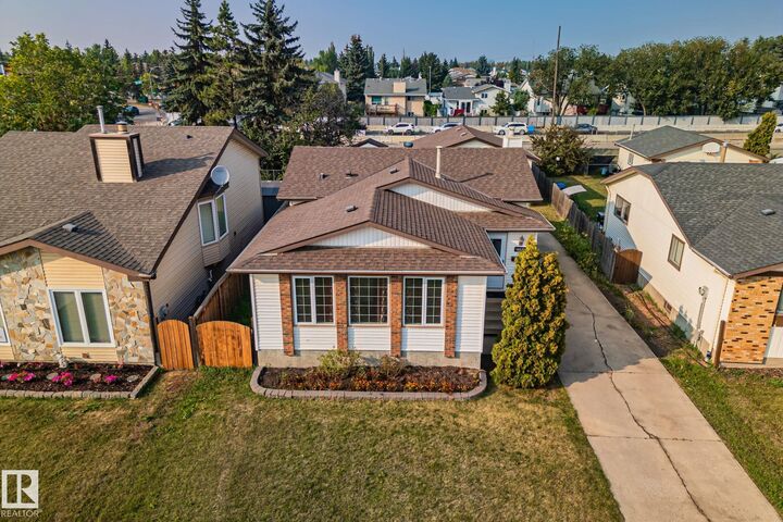 Property Photo:  18820 86A Avenue NW  AB T5T 4X9 