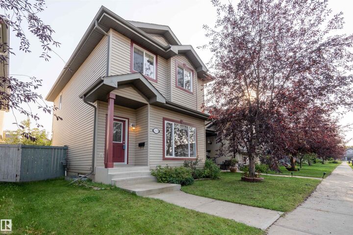 Property Photo:  21215 59ave NW  AB T6M 0H5 