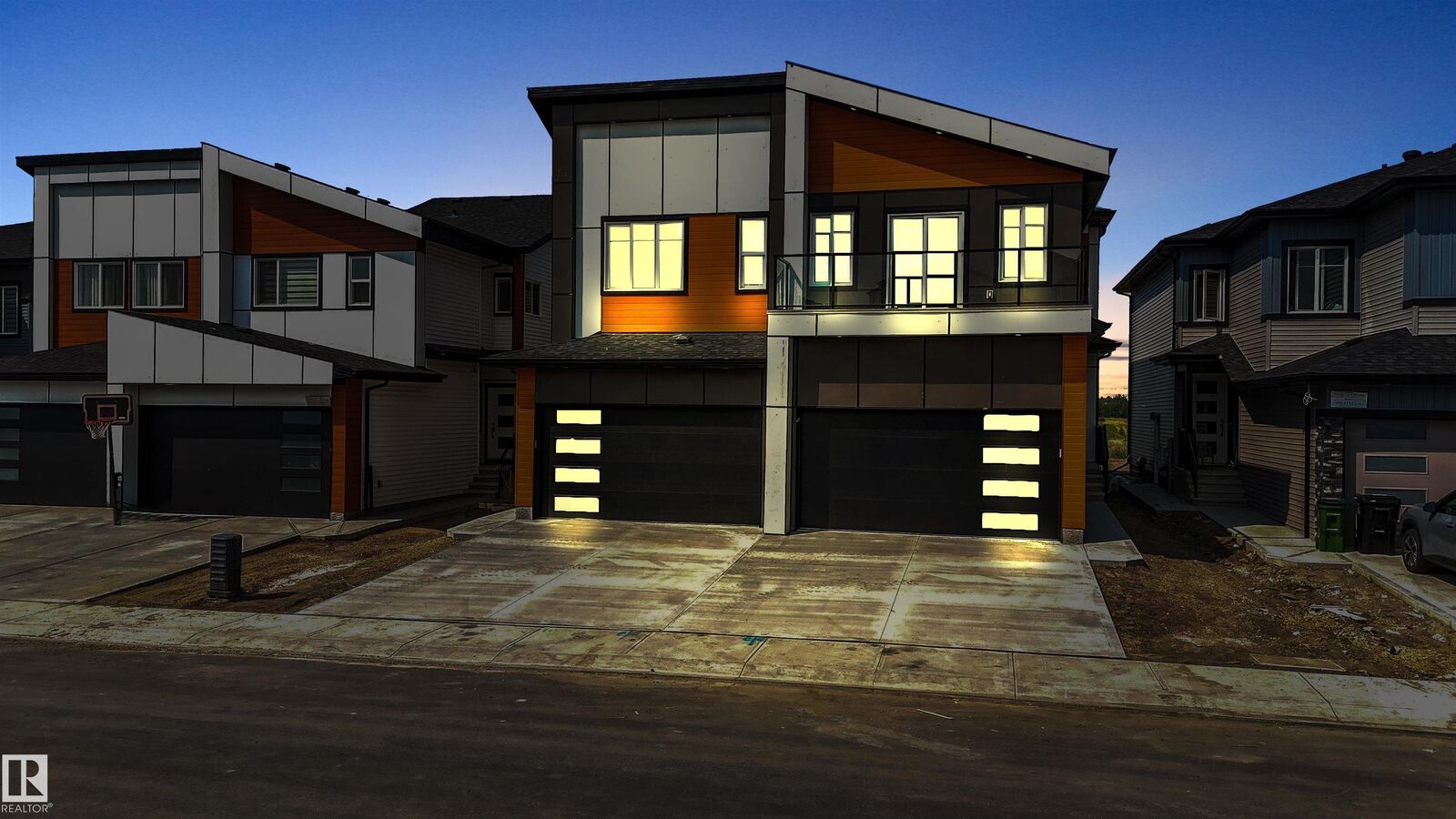 Property Photo:  2020 155 Avenue NW  AB T5Y 4H9 