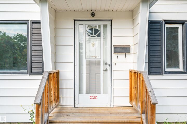 Property Photo:  10914 117 Street NW  AB T5H 3N6 