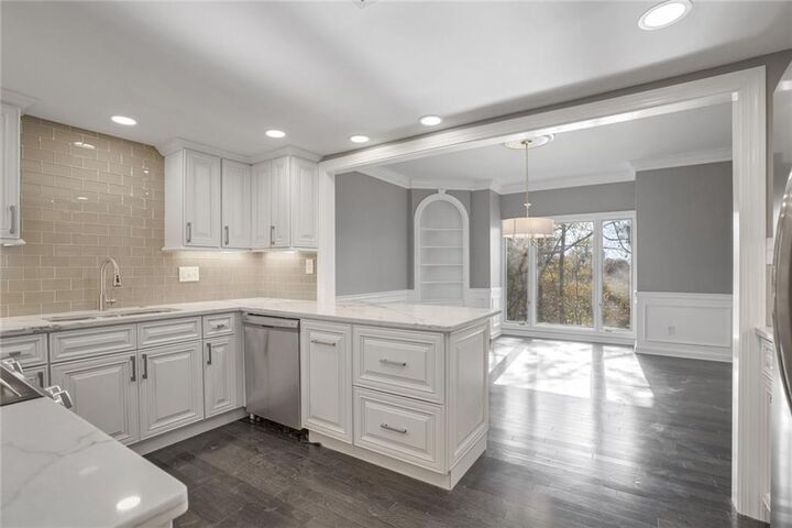 Property Photo:  