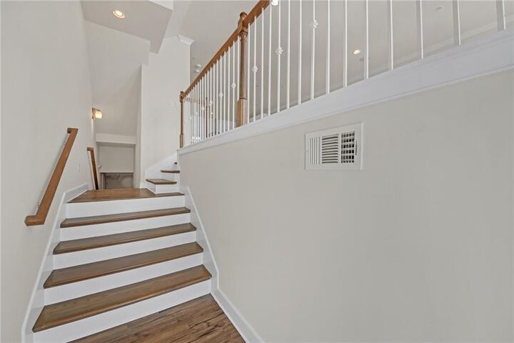 Property Photo: 860 Stonehill Lane GA 30324