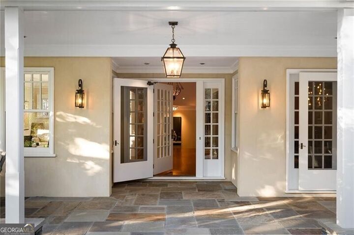 Property Photo:  81 Peachtree Circle  GA 30309 