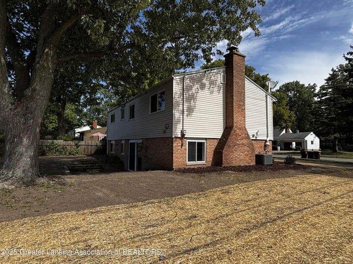 Property Photo:  1605 Autumn Lane  MI 48912 
