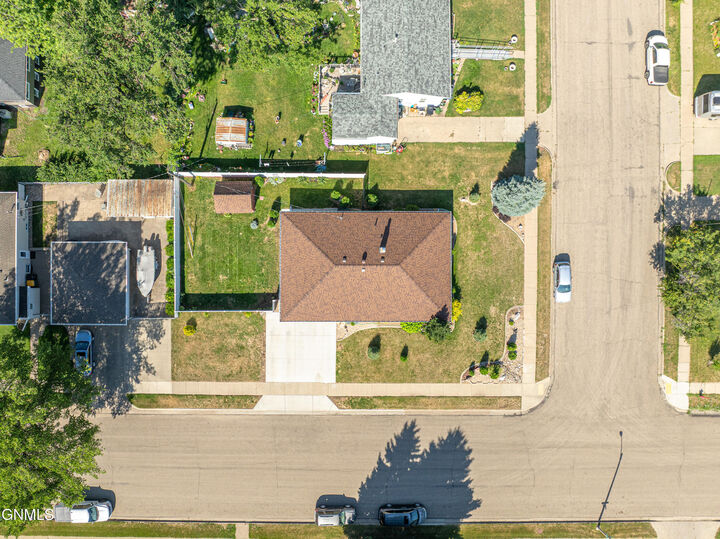 Property Photo:  1110 N 1st Street  ND 58501 